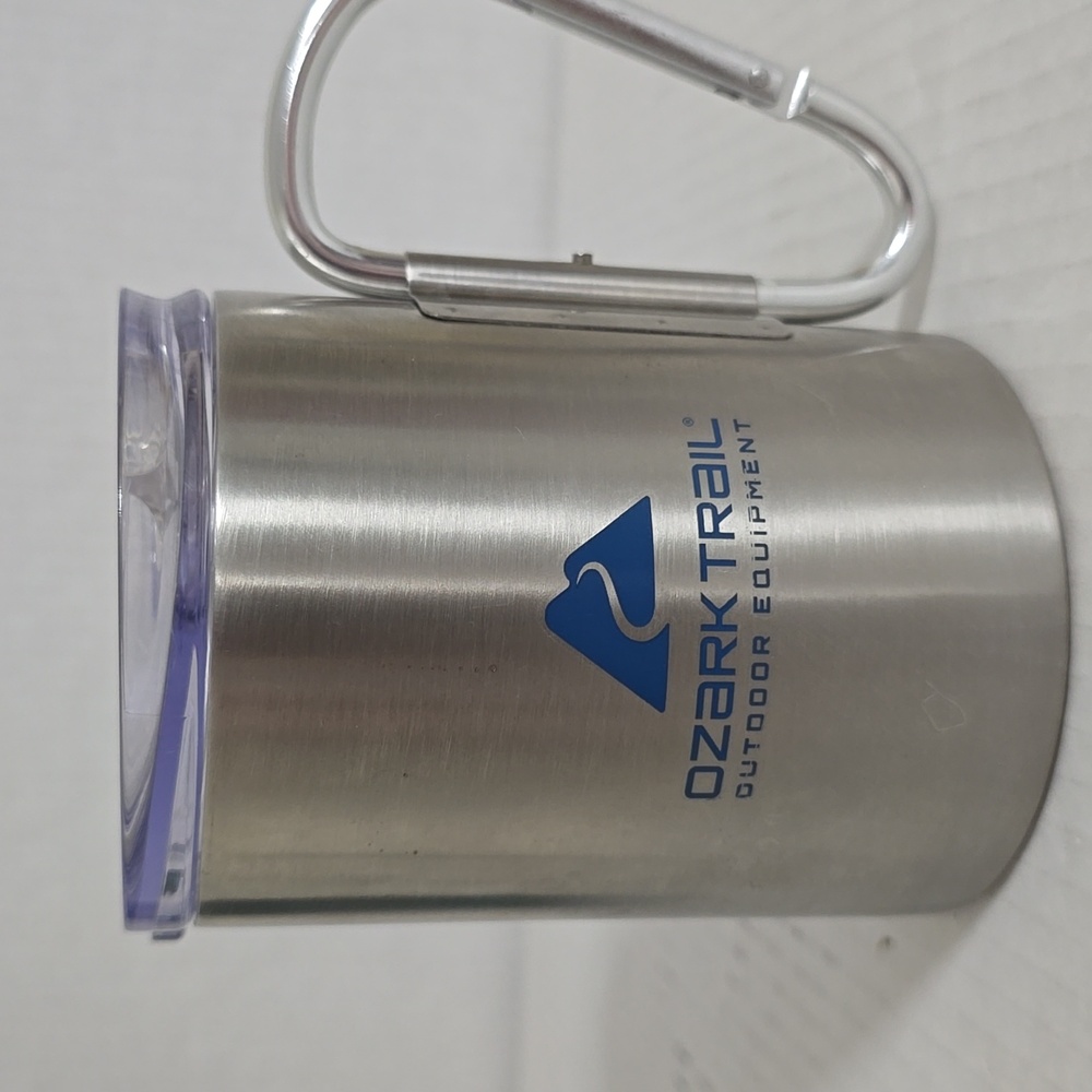 NEW Ozark Trail Silver Mug with Blue Logo and Carabiner Handle - Picture 3 of 16